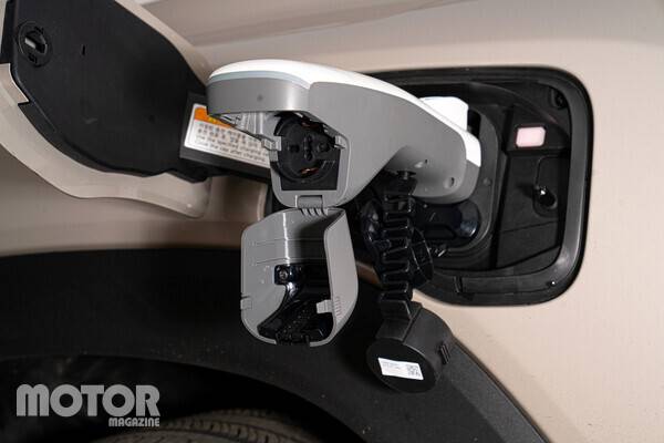 KGM 토레스 EVX&nbsp; V2L 기능&nbsp; 사진 모터매거진 최재혁 기자