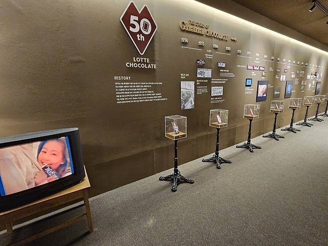 ‘가나 초콜릿 하우스’ 2층 가나 브랜드 역사를 둘러볼 수 있도록 마련된 ‘가나 헤리티지 존’.