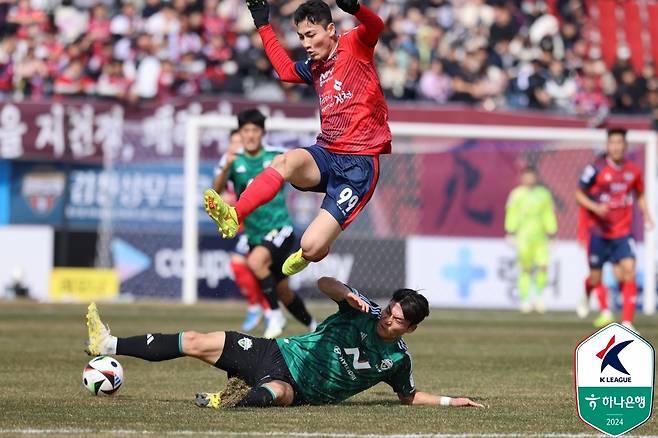 김천 상무- 전북 현대 경기 장면. /사진=한국프로축구연맹