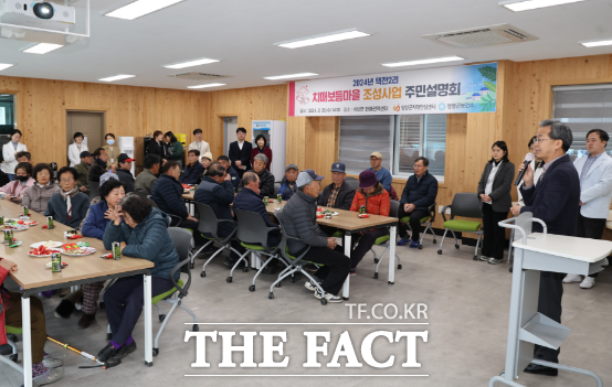 20일 영양군치매안심센터가 석보면 화매권역센터에서 치매보듬마을조성 주민설명회 및 교육을 실시하고 있다./영양군