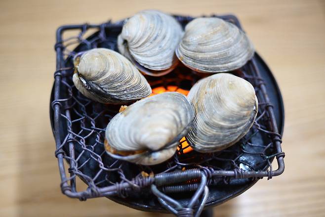 /김준 제공 개조개유곽 구이 모습