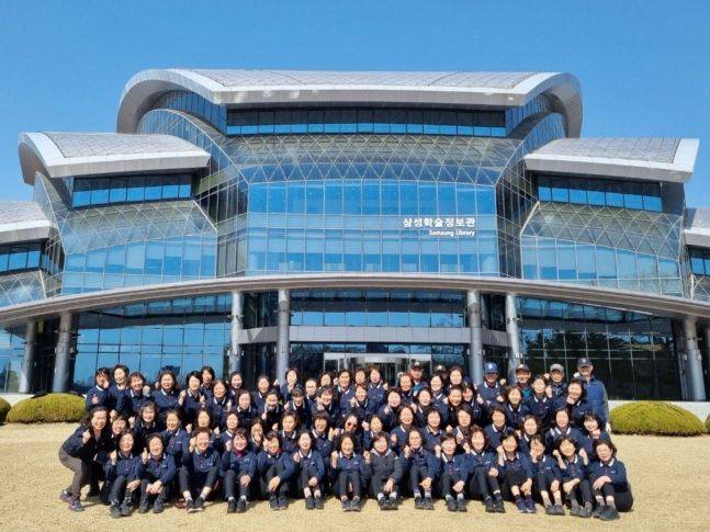 성균관대 자연캠 미화원 단체 사진/사진=성균관대