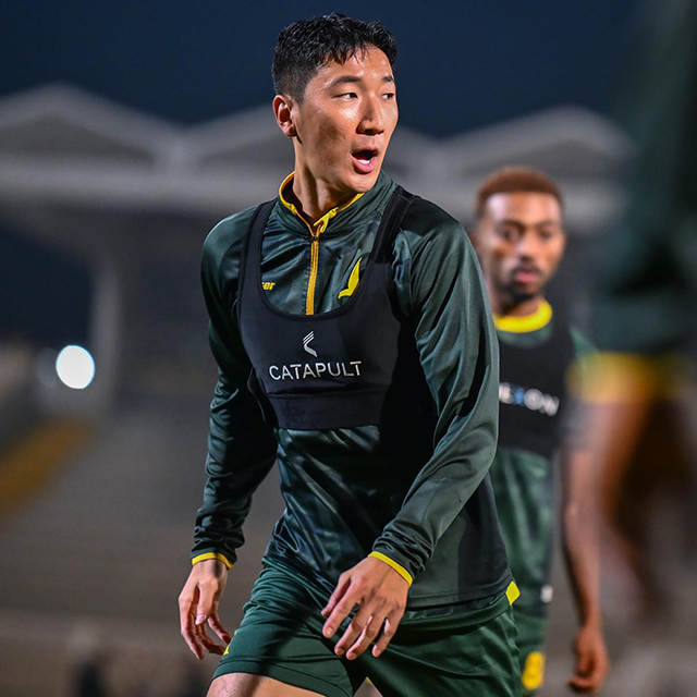 정우영이 2023-24 사우디아라비아프로축구 1부리그 20라운드 홈경기 대비 훈련을 하고 있다. 사진=칼리즈 공식 SNS