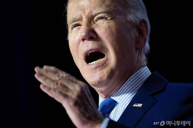 (매너서스 AFP=뉴스1) 우동명 기자 = 조 바이든 미국 대통령이 23일 (현지시간) 버지니아주 매너서스 힐튼 퍼포밍 아츠 센터에서 열린 낙태권 보호 행사에 참석해 “ 낙태권을 빼앗은 가장 큰 책임은 도널드 트럼프에게 있다"고 밝히고 있다. 2024.1.24  ⓒ AFP=뉴스1  Copyright (C) 뉴스1. All rights reserved. 무단 전재 및 재배포,  AI학습 이용 금지. /사진=(매너서스 AFP=뉴스1) 우동명 기자