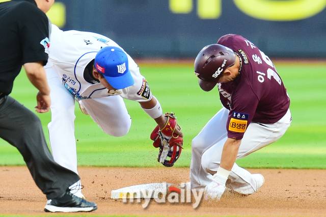 2022년 8월 18일 경기도 수원 kt위즈파크에서 진행된 '2022 프로야구' 키움-KT의 경기. 박경수-이용규/마이데일리