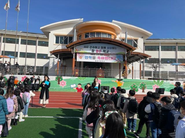 서귀포시 동홍초등학교 2023년 입학식 전경. 학교 홈페이지
