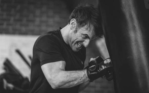 ‘우크라이나 파병론’ 논란을 일으킨 에마뉘엘 마크롱 프랑스 대통령 측근은 19일(현지시간) 근육질의 팔뚝이 부각된 권투 사진을 공개했다. 소아지그 드 라 므와소니에 인스타그램