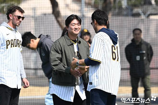 지난 3월 16일 용산 어린이정원에서 진행된 샌디에이고 파드리스의 유소년 야구 클리닉에 참석한 박찬호. 사진 엑스포츠뉴스 DB