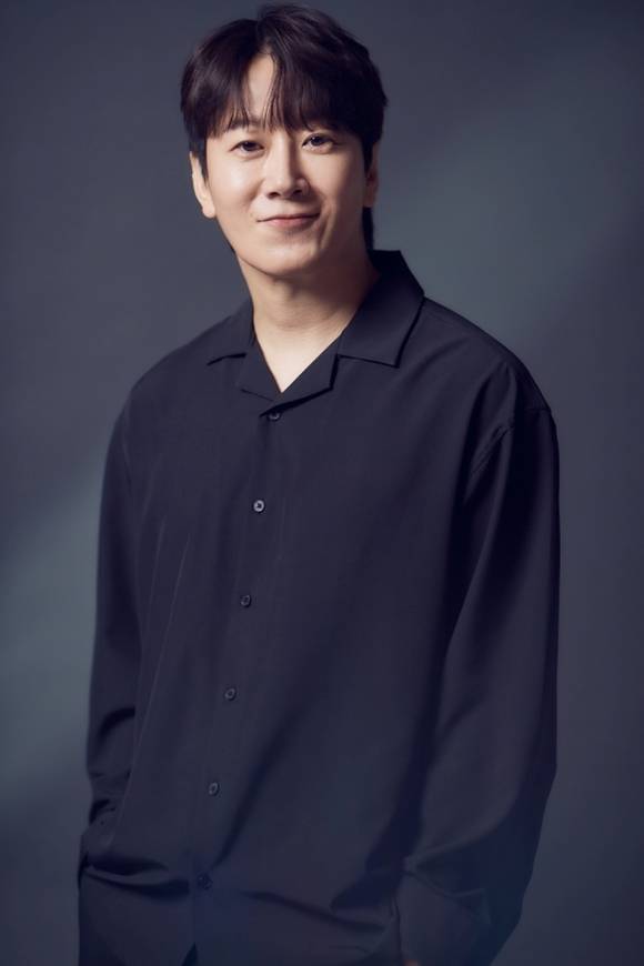 배우 허규가 뮤지컬 '6시 퇴근'의 윤지석 역으로 캐스팅됐다. /에이투지엔터테인먼트(팝뮤직)