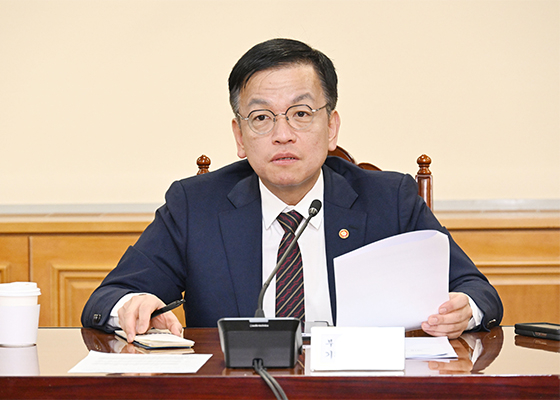 Korean Deputy Prime Minister and Minister of Economy and Finance Choi Sang-mok. [Photo by The Ministry of Economy and Finance]