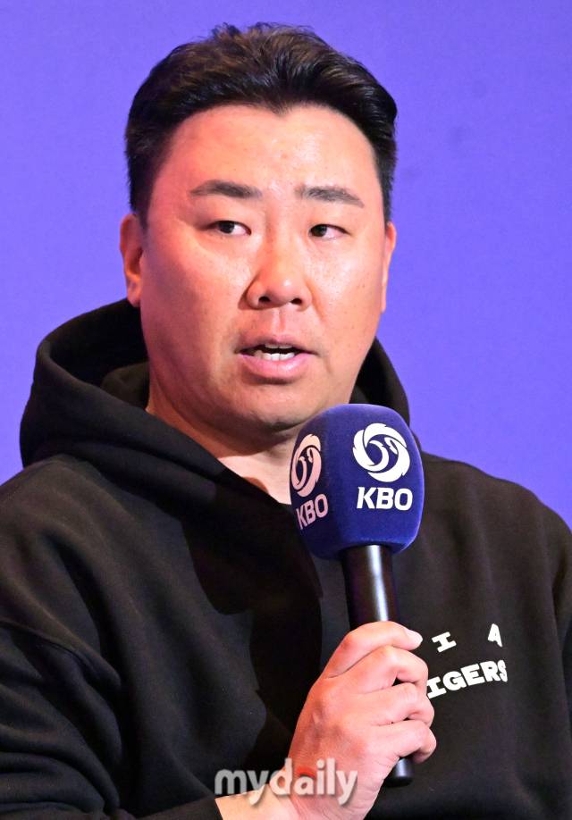 2024년 3월 22일 서울 소공동 롯데호텔에서 진행된 '2024 신한 SOL Bank KBO리그' 미디어데이에서 기아 이범호 감독이 취재진의 질문에 답하고 있다./소공동=곽경훈 기자 kphoto@mydaily.co.kr