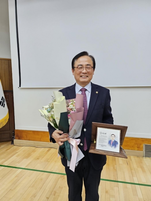 강남소방서에서 개최된 ‘제3회 의용소방대의 날’ 기념행사에서 김형재 의원이 감사패를 받았다.