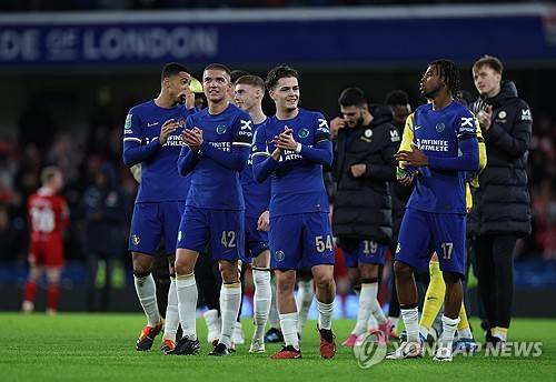 영국 언론 더 선이 21일(한국시간) 이적시장에 막대한 돈을 쏟아 부은 첼시가 에버턴, 노팅엄 포레스트보다 더 심각한 승점 삭감 징계를 받을 수 있다고 전했다.&nbsp;에버턴은 6점, 노팅엄은 4점을 받았는데 이보다 더한 징계도 가능하다는 뜻이다. 연합뉴스