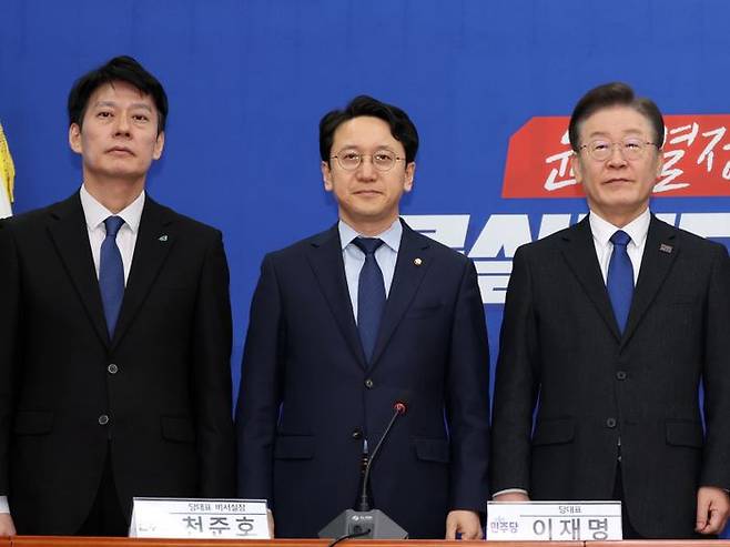 한민수 더불어민주당 서울 강북을 후보와 천준호 당대표비서실장, 이재명 대표(사진 왼쪽부터) ⓒ뉴시스
