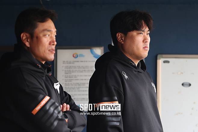 ▲ 일찍부터 잠실구장에 출근한 한화 개막전 선발 류현진 ⓒ곽혜미 기자