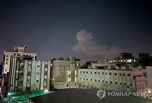 22일 예멘 수도 사나에 공습 [AFP=연합뉴스 자료사진]