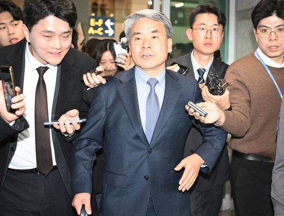 이종섭 주한호주대사가 21일 인천국제공항을 통해 귀국, 공항을 떠나고 있다. 김현동 기자