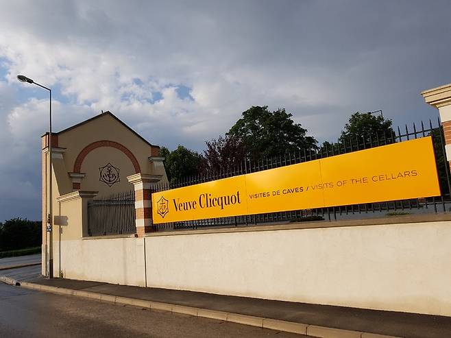 뵈브 클리코 와이너리 전경.&nbsp;최현태 기자