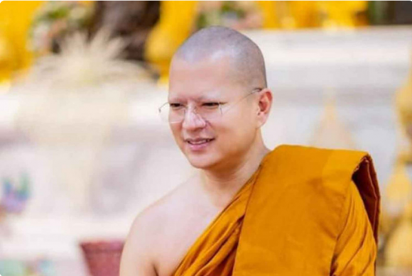 3억밧(약 111억1500만원)을 횡령한 전직 불교 수도원장 프라 아잔 콤의 모습(사진-방콕포스트)