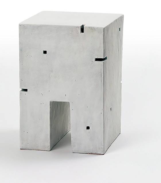 이반디 작가의 《Stool Series-WhiteⅠ》 ⓒ2024 한국미술응원프로젝트展 제공