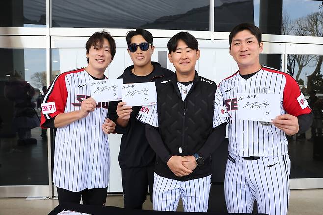 ▲ 왼쪽부터 최동환, 채은성, 정주현, 오지환. 넷은 선수 시절부터 절친한 사이다. ⓒ LG 트윈스