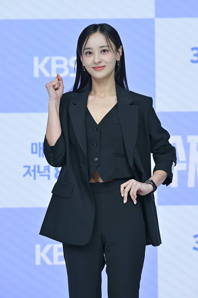 25일 오후 KBS1 새 일일드라마 ‘수지맞은 우리’ 온라인 제작발표회가 열렸다. 배우 강별이 포즈를 취하고 있다. 사진 | KBS