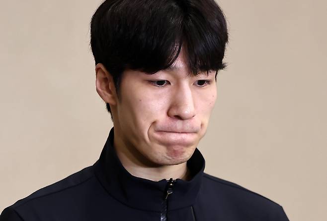 굳은 표정의 황대헌<저작권자(c) 연합뉴스, 무단 전재-재배포, AI 학습 및 활용 금지>