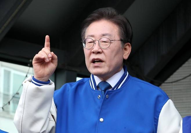 이재명 더불어민주당 대표가 지난 22일 오전 충남 당진시 당진시장을 방문해 발언하고 있다. 뉴시스