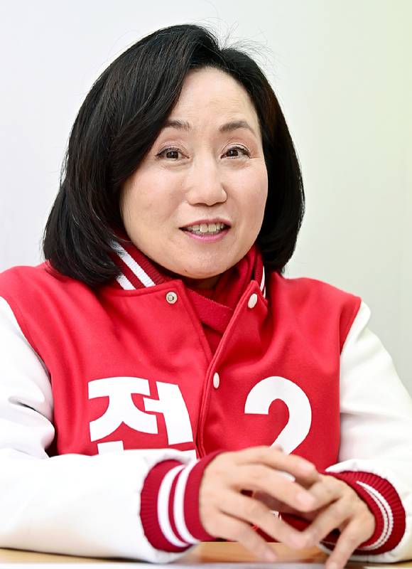 전주혜 국민의힘 강동갑 후보자가 지난 21일 오후 서울 강동구에 위치한 선거사무소에서 아이뉴스24와 인터뷰를 하고 있다. [사진=곽영래 기자]