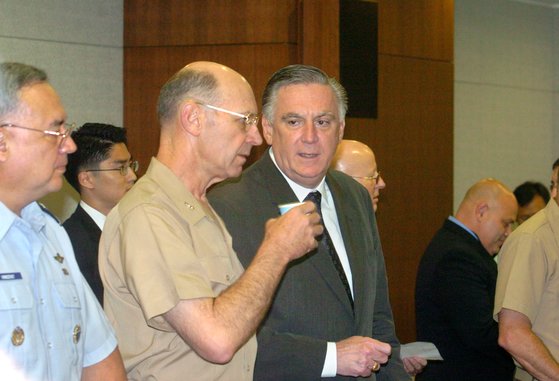2007년 6월 8일 서울 용산 국방부 중회의실에서 열린 한ㆍ미 제13차 안보정책구상(SPI) 회의에 참석한 리처드 롤리스(왼쪽 셋째) 당시 미 국방부 아시아태평양안보담당 부차관. 중앙포토