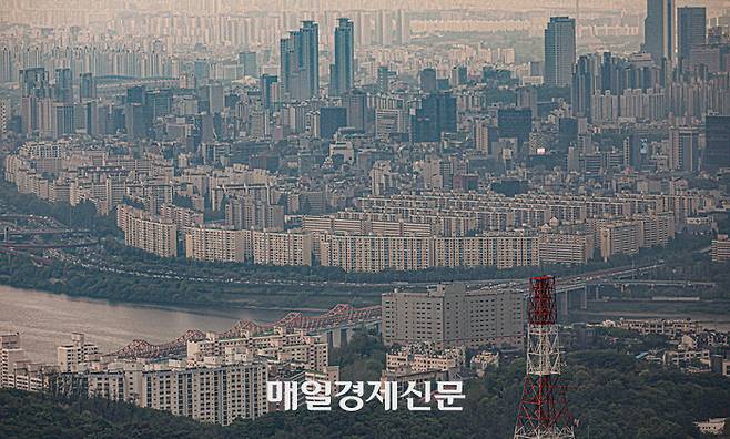 서울 남산에서 바라본 압구정 일대 아파트 단지의 모습 [매경DB]