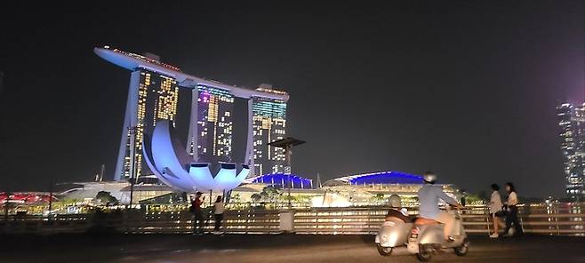 싱가포르 마리나베이샌즈 야경 / 사진 = 장주영 여행+ 기자