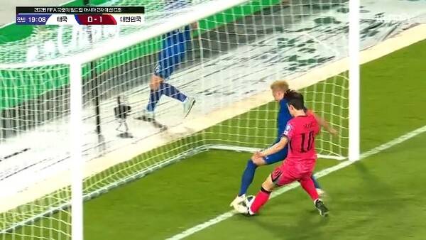 조규성의 슈팅을 막아낸 태국 수비수. ⓒKBS