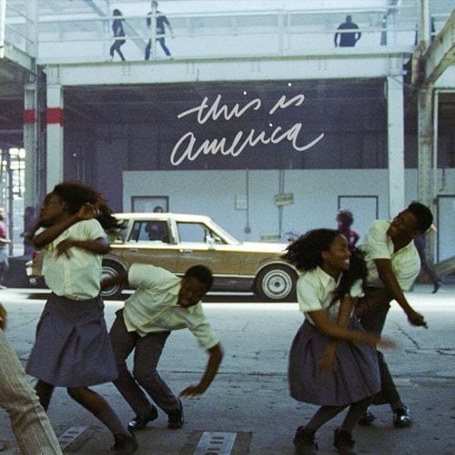 2018년 발매된 차일디시 감비노(도널드 글로버)의 디지털 싱글 노래 '디스 이즈 어메리카(This is America)'.