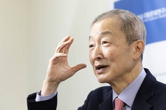 안호영 전 주미대사가 20일 오후 서울 종로구 삼청동 북한대학원대학교에서 중앙일보와 인터뷰하고 있다. 김경록 기자