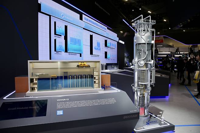 올해 1월 미국 라스베이거스에서 열린 CES 2024에서 두산에너빌리티가 전시한 소형모듈원전(SMR) 모형. [두산 제공]