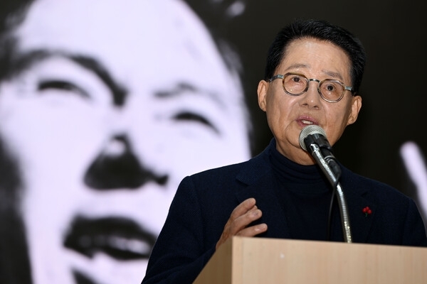 박지원 전 국가정보원장이 지난 1월 18일 광주 동구 전일빌딩245에서 열린 ‘김대중의 말 북콘서트’에 참여해 축사하고 있다. 뉴시스
