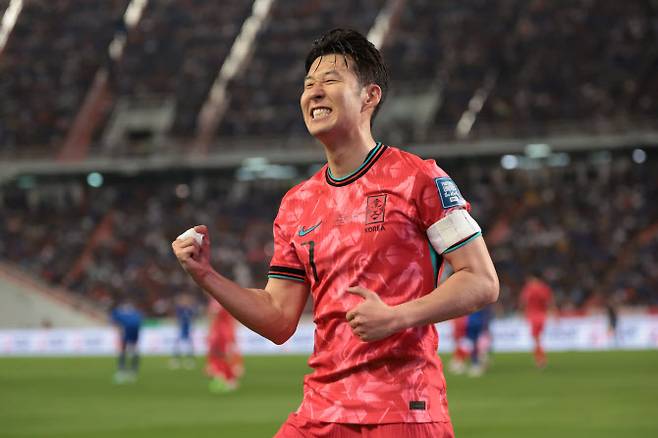 26일 태국 방콕 라자망갈라 스타디움에서 열린 2026 북중미 월드컵 아시아 지역 2차 예선 C조 4차전 한국과 태국의 경기. 후반전 팀 두번째 골을 넣은 손흥민이 세리머니를 하고 있다.사진=연합뉴스