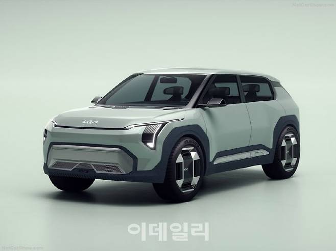 기아가 올해 상반기 출시할 예정인 중소형 전기 SUV ‘EV3’ 콘셉트 카.(사진=기아)