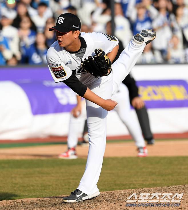 23일 수원 KT위즈파크에서 열린 KT 위즈와 삼성 라이온즈의 경기. KT 강건이 역투하고 있다. 수원=박재만 기자pjm@sportschosun.com/2024.03.23/