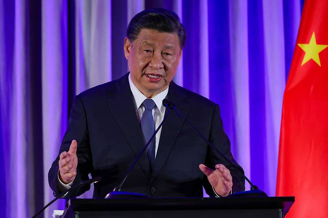 작년 11월 시진핑 중국 국가주석이 캘리포니아주 샌프란시스코에서 열린 아시아태평양경제협력체(APEC) 정상회의를 계기로 미국 기업인들과 함께 한 만찬에서 연설하고 있다. /로이터 연합뉴스