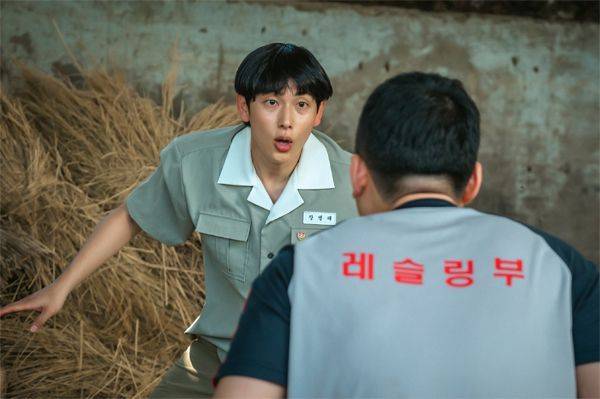 사진에는 담기지 않는 배우 임시완의 연기 “참 잘했어요” 도장 꽝 ⓒ