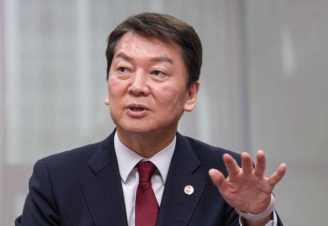 국민의힘 당대표 후보인 안철수 의원이 지난해 2월26일 서울 여의도 국회에서 국민일보와 인터뷰를 하고 있다. 이한결기자