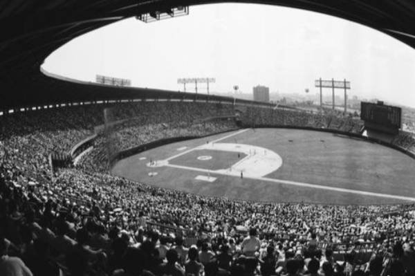 1982년 3월27일 KBO리그가 출범했다. 사진은 1982년 7월16일 서울종합운동장 야구장 개장 기념 경기가 진행 중인 모습. /사진=서울역사박물관