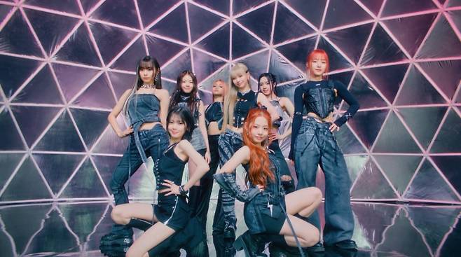 (사진=유니스 ‘SUPERWOMAN’ 뮤직비디오 캡처)