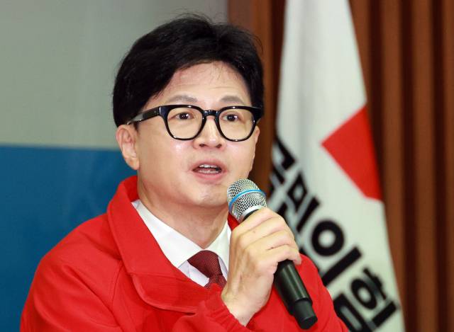 국민의힘 한동훈 비상대책위원장 겸 총괄 선거대책위원장이 27일 인천 남동구 만수새마을금고에서 열린 인천 현장 중앙선거대책위원회의에서 발언하고 있다. 연합뉴스