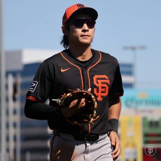 샌프란시스코 자이언츠 외야수 이정후가 시범경기에서 수비 후 더그아웃으로 향하고 있다. /사진=샌프란시스코 자이언츠 공식 SNS