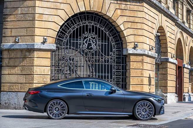 디 올-뉴 메르세데스-벤츠 CLE 200 쿠페