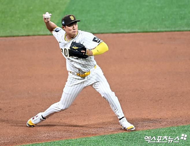 미국 메이저리그 샌디에이고 파드리스의 김하성. 27일 미국 캘리포니아주 샌디에이고의 펫코파크에서 열린 2024 메이저리그 시범경기 시애틀 매리너스와 홈 경기에서 5번타자 겸 유격수 선발출전, 2타수 1안타 1타점을 기록했다. 사진 엑스포츠뉴스 DB