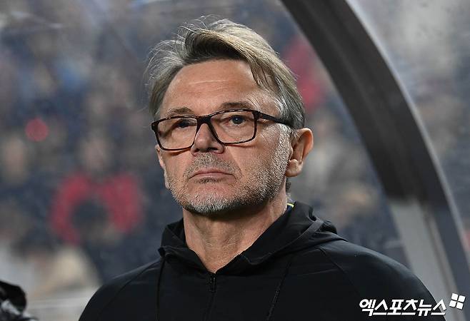 신태용 인도네시아 감독이 20년 동안 이어졌던 베트남 원정 무승 징크스를 깼다. 26일 베트남 하노이 미딘 국립경기장에서 열린 2026 북중미 월드컵 아시아 2차예선 F조 4차전 원정 경기에서 3-0 대승을 거두고 적지서 댄스파티를 열었다. 베트남은 필립 트루시에 감독을 전격 경질하기로 했다. 엑스포츠뉴스DB